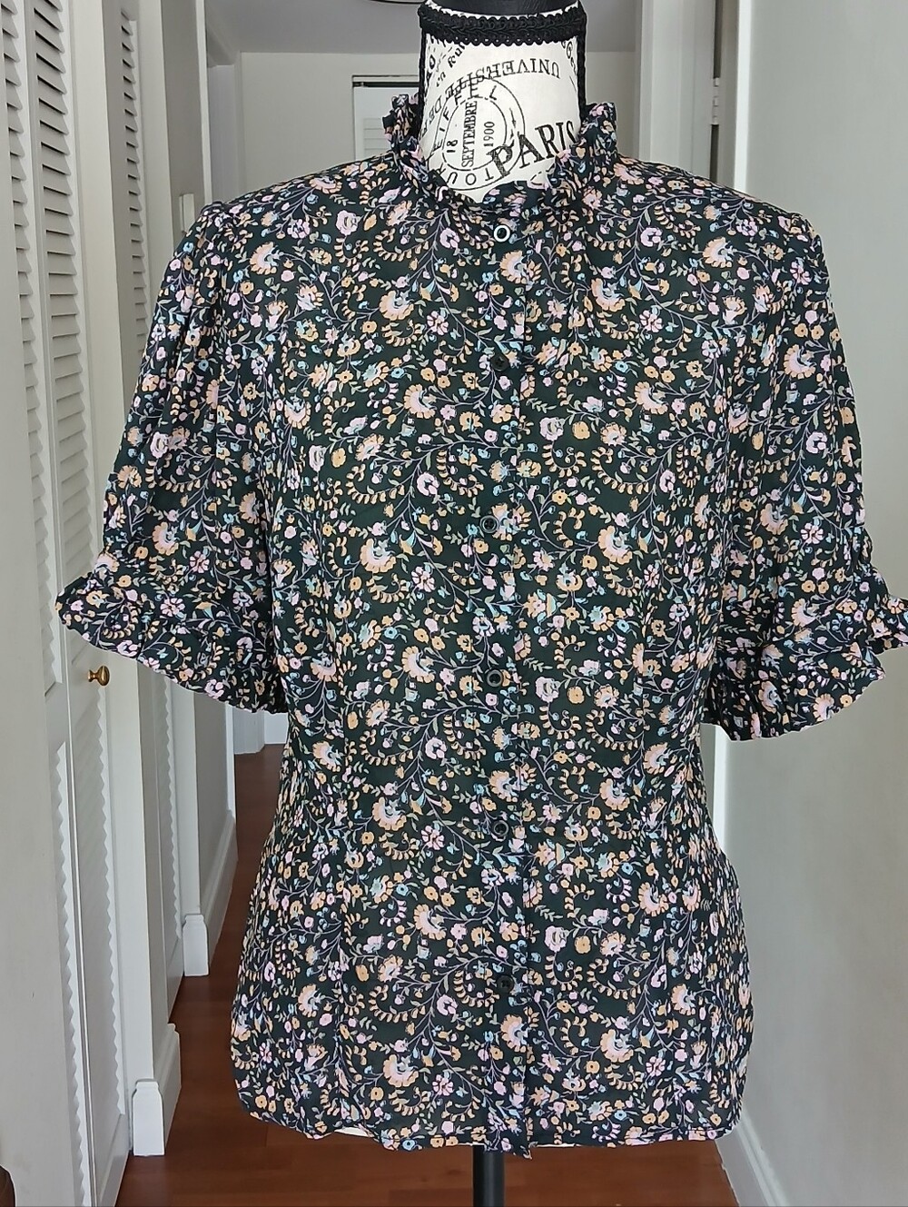 Selkie the Bistro Blouse‎ in Spirit Floral Button Up Top - Picture 4 of 15